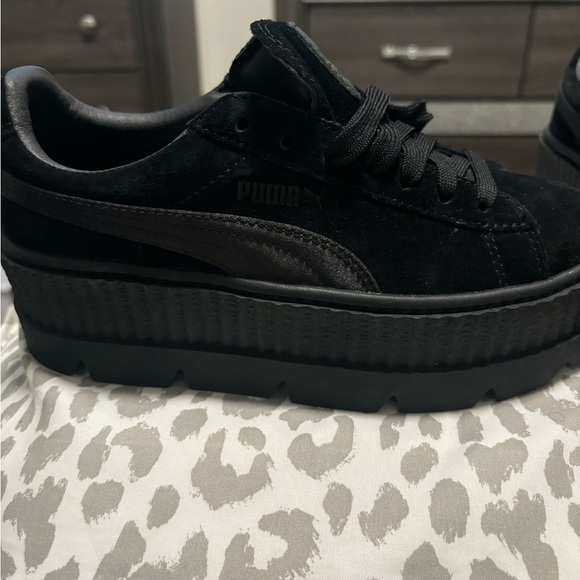 Women’s size 6 Puma Fenty by Rihanna - Picture 2 of 5